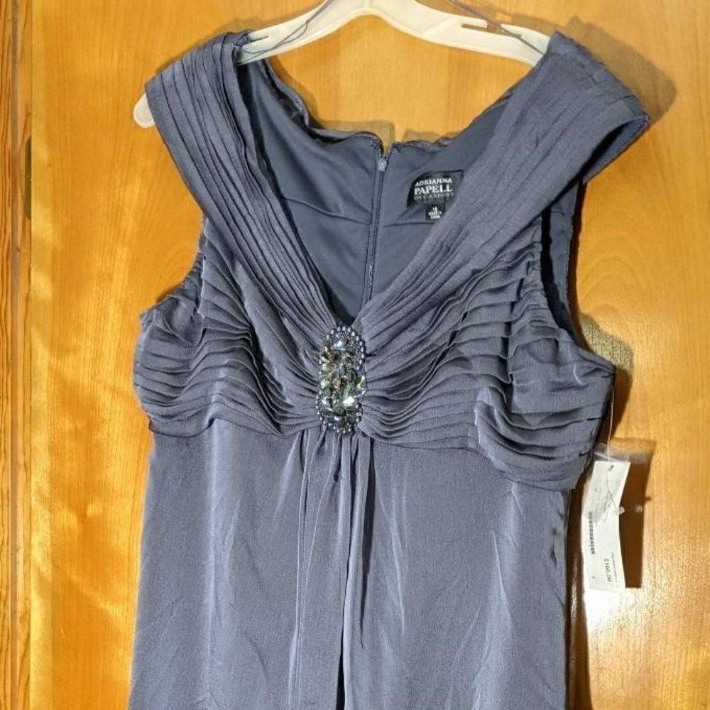 🆕NWT ADRIANA PAPEL BEAUTIFULLY STONE ADORNED EVENING DRESS - SMOKE (GRAY) - 16